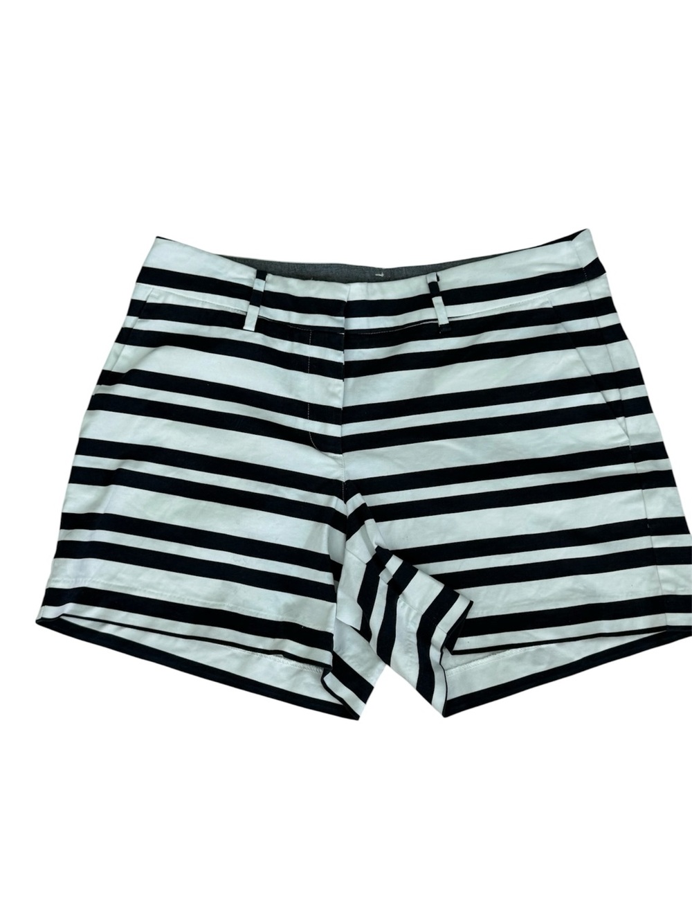 Nautica Women’s Navy and White Striped Shorts. Size 6.
